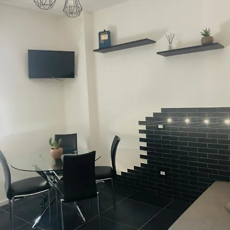 Blaxej, Nel Cuore Di Verona, Moderno Ed Elegante, 4 Posti Letto, Wi-fi, Self Check In Apartment *