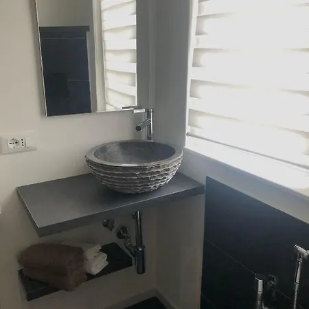 Blaxej, Nel Cuore Di Verona, Moderno Ed Elegante, 4 Posti Letto, Wi-fi, Self Check In Apartment *