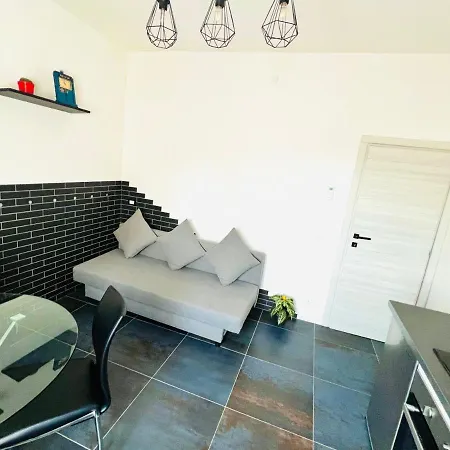 Blaxej, Nel Cuore Di Verona, Moderno Ed Elegante, 4 Posti Letto, Wi-fi, Self Check In Apartment *