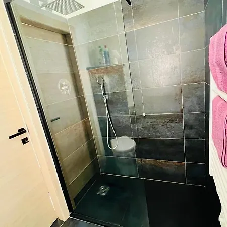 Blaxej, Nel Cuore Di Verona, Moderno Ed Elegante, 4 Posti Letto, Wi-fi, Self Check In Apartment Verona