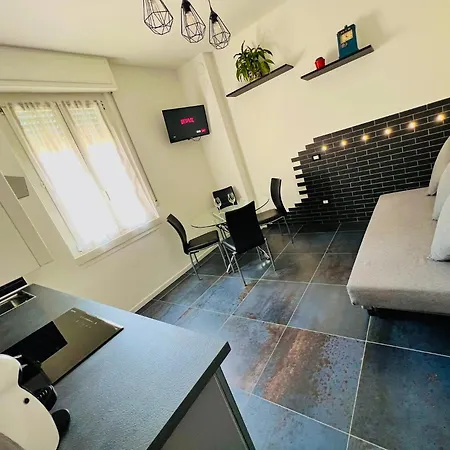 Blaxej, Nel Cuore Di Verona, Moderno Ed Elegante, 4 Posti Letto, Wi-fi, Self Check In * 베로나