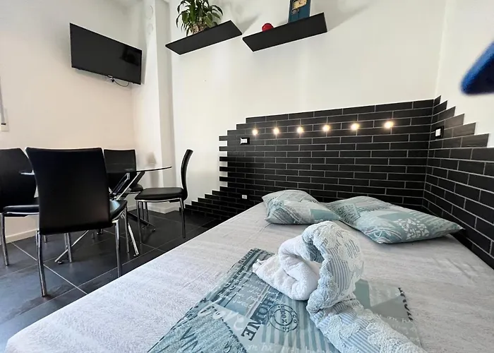 Blaxej, Nel Cuore Di Verona, Moderno Ed Elegante, 4 Posti Letto, Wi-fi, Self Check In 베로나